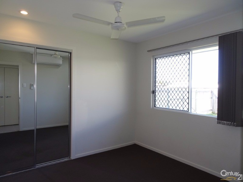 43 Hillock Crescent, Bushland Beach QLD 4818