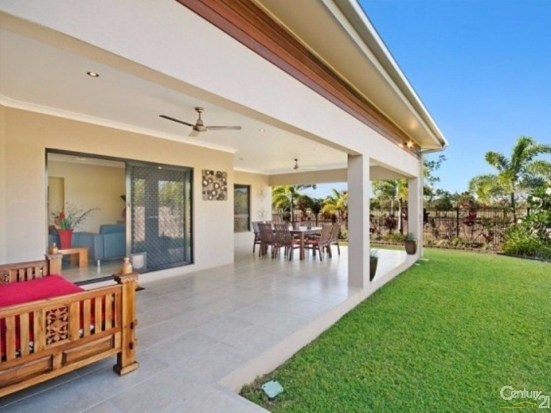 32 Hillock Cresent, Bushland Beach QLD 4818