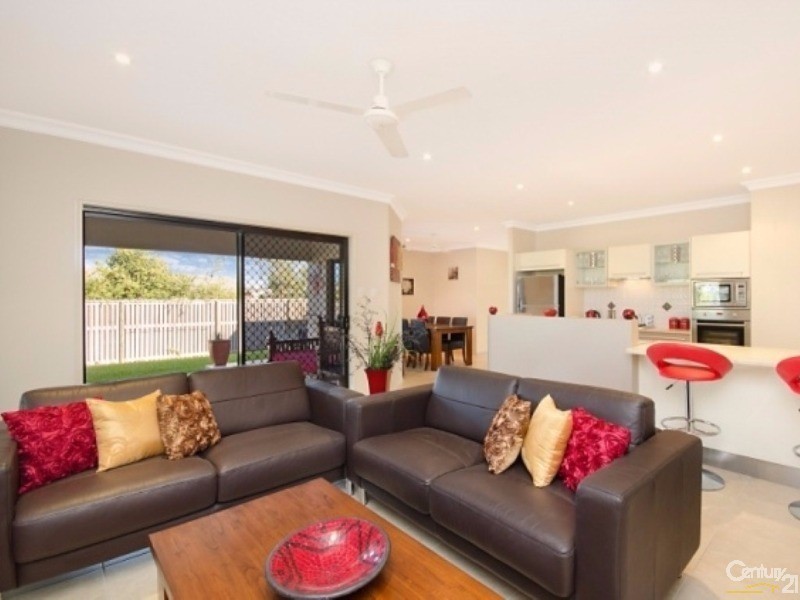 32 Hillock Cresent, Bushland Beach QLD 4818