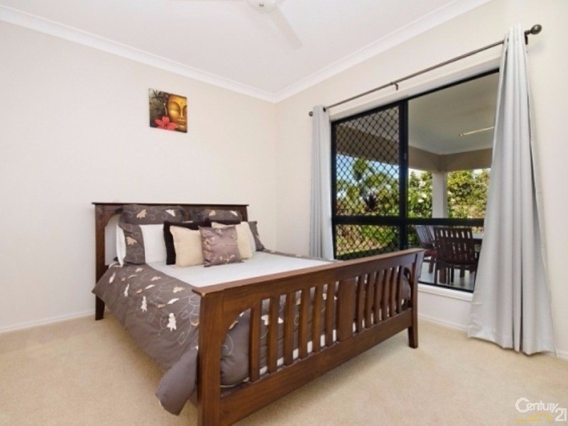 32 Hillock Cresent, Bushland Beach QLD 4818