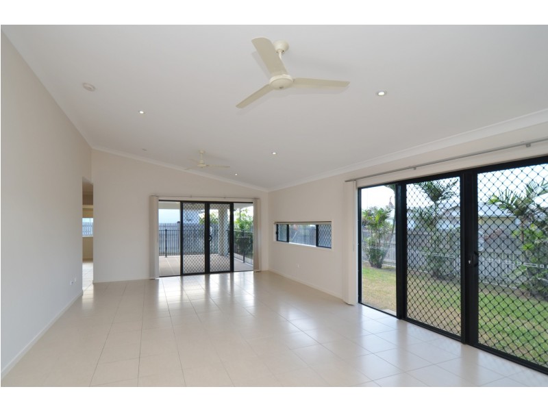 15 Sanctum Boulevard, Mount Low QLD 4818