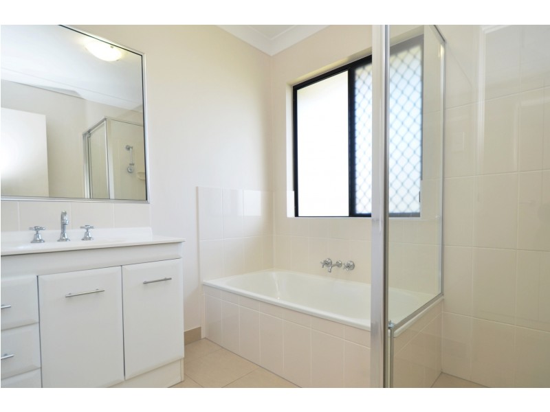 15 Sanctum Boulevard, Mount Low QLD 4818