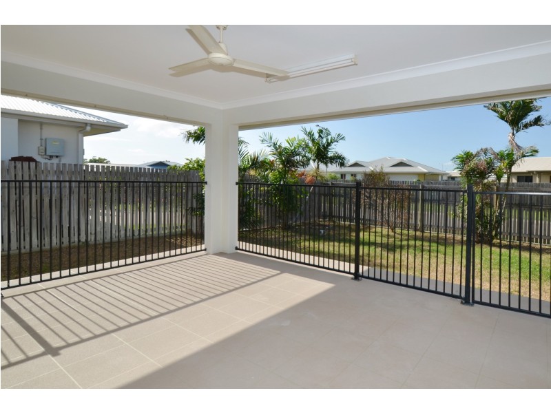 15 Sanctum Boulevard, Mount Low QLD 4818