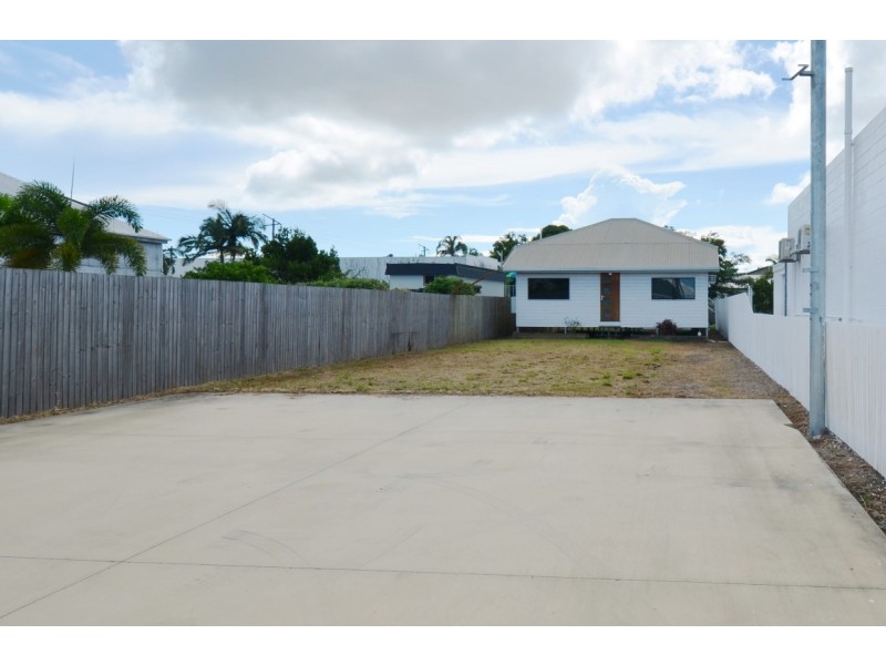5 Railway Avenue, Railway Estate QLD 4810