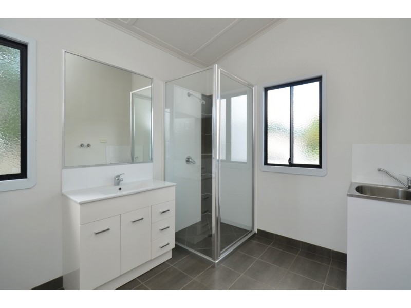 5 Railway Avenue, Railway Estate QLD 4810