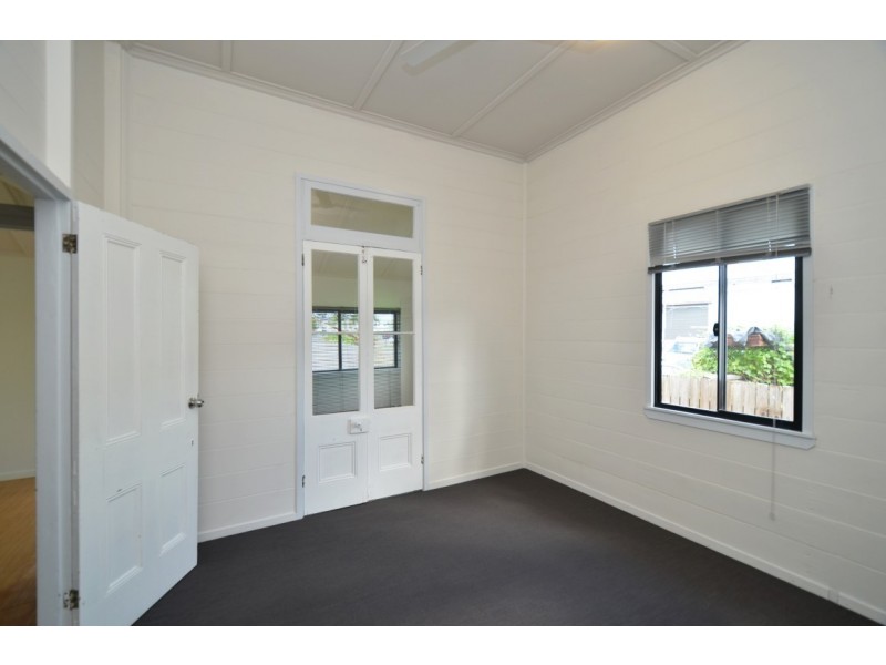5 Railway Avenue, Railway Estate QLD 4810