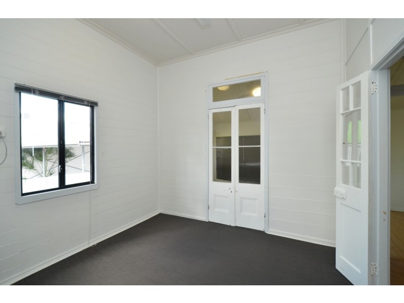 5 Railway Avenue, Railway Estate QLD 4810