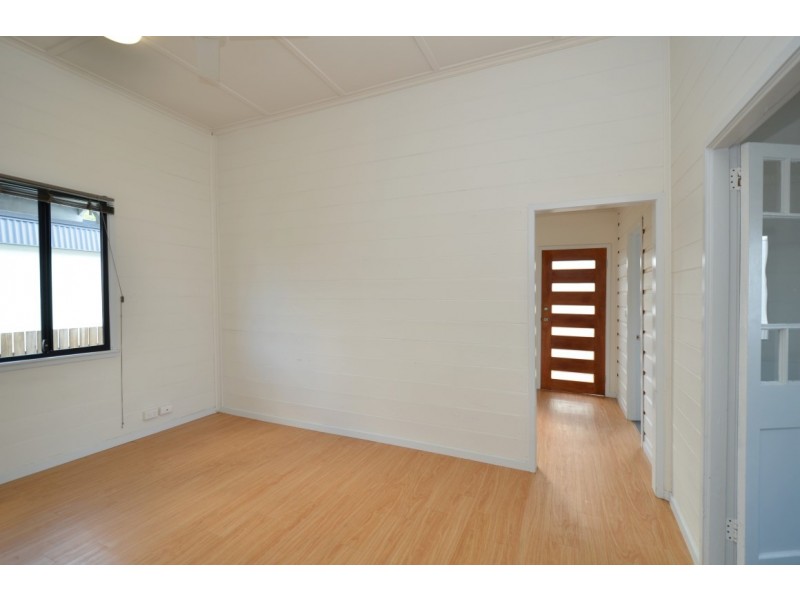 5 Railway Avenue, Railway Estate QLD 4810