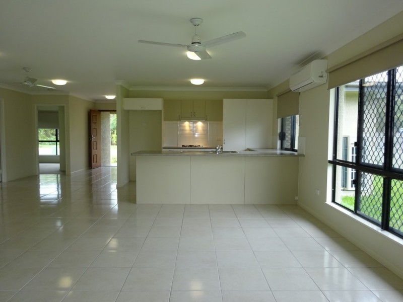 21 Currawinya Court, Bushland Beach QLD 4818