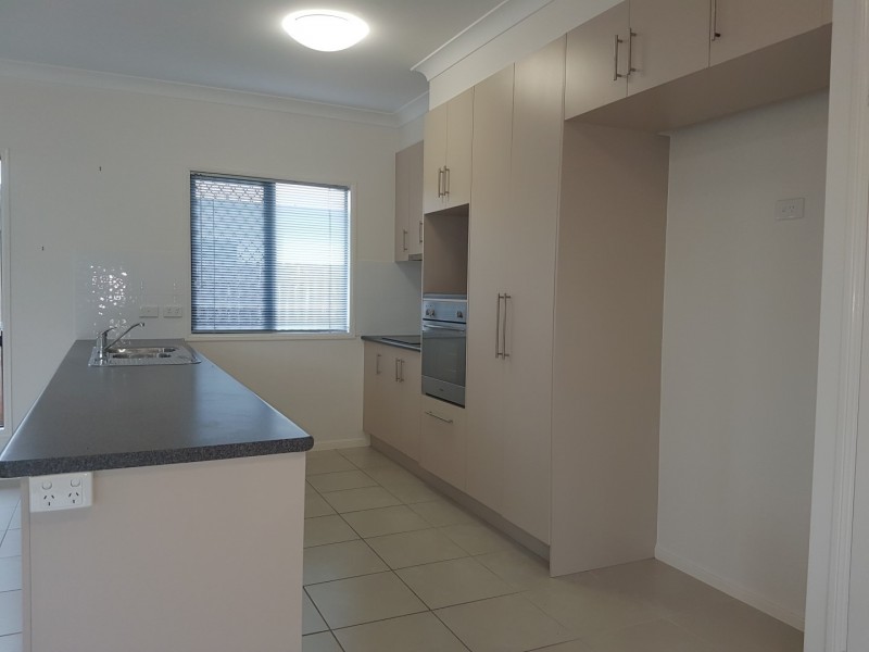 25 Daydream CCT, Burdell QLD 4818