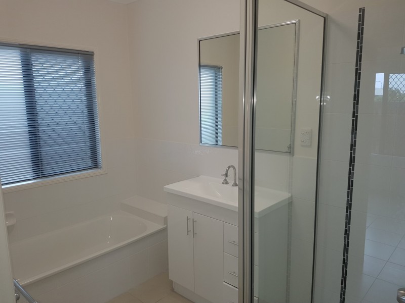 25 Daydream CCT, Burdell QLD 4818