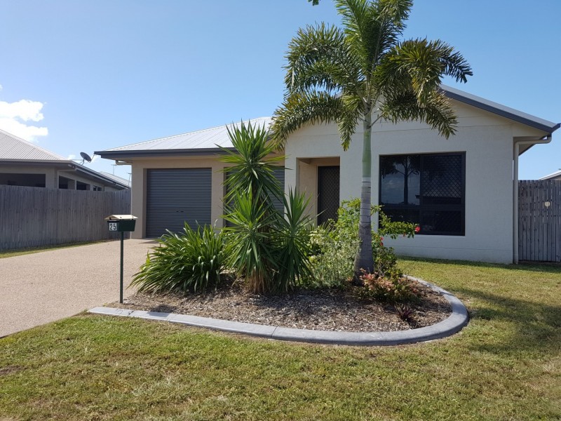 25 Stephanie Street, Rasmussen QLD 4815