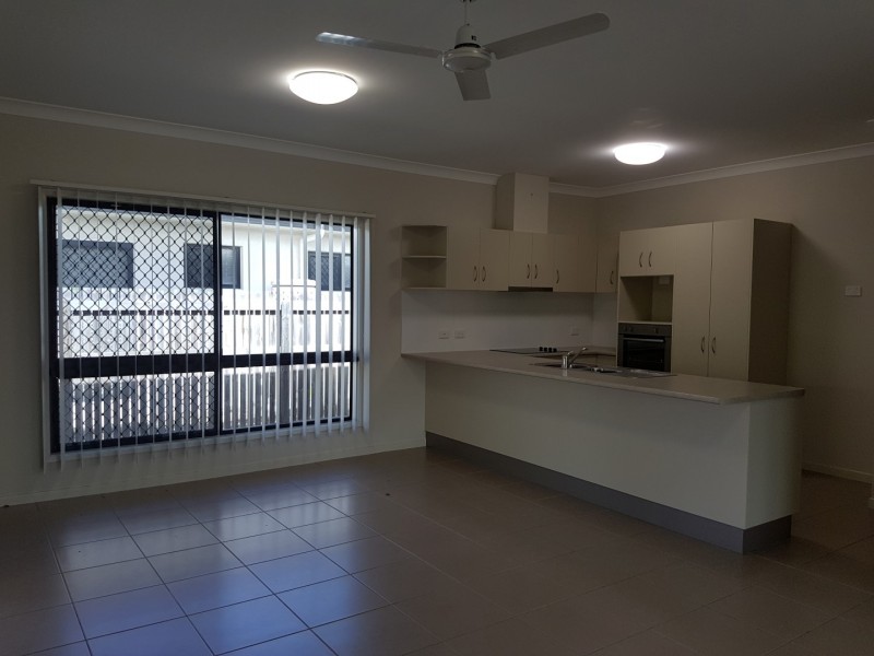 25 Stephanie Street, Rasmussen QLD 4815