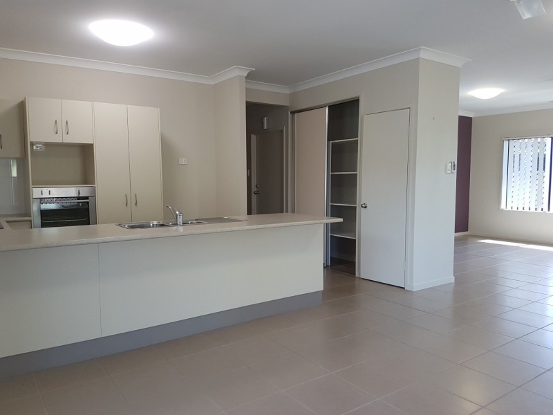 25 Stephanie Street, Rasmussen QLD 4815