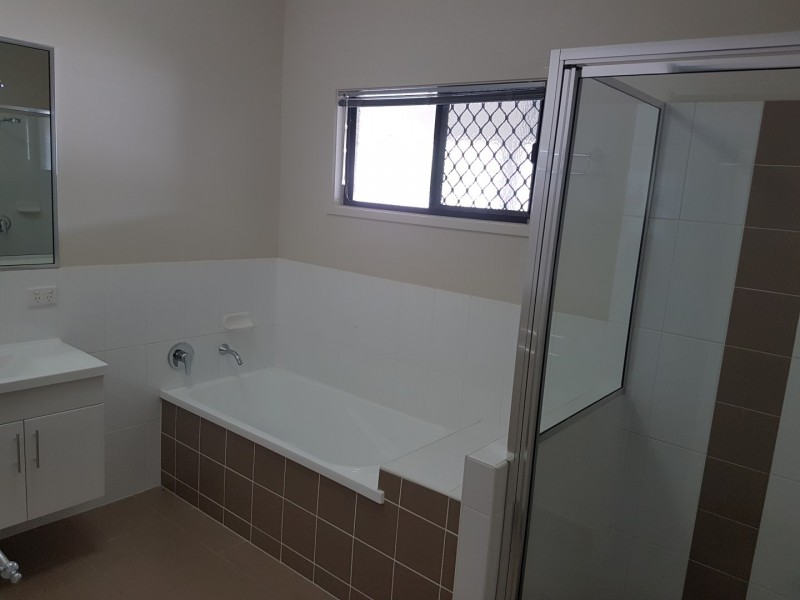 25 Stephanie Street, Rasmussen QLD 4815