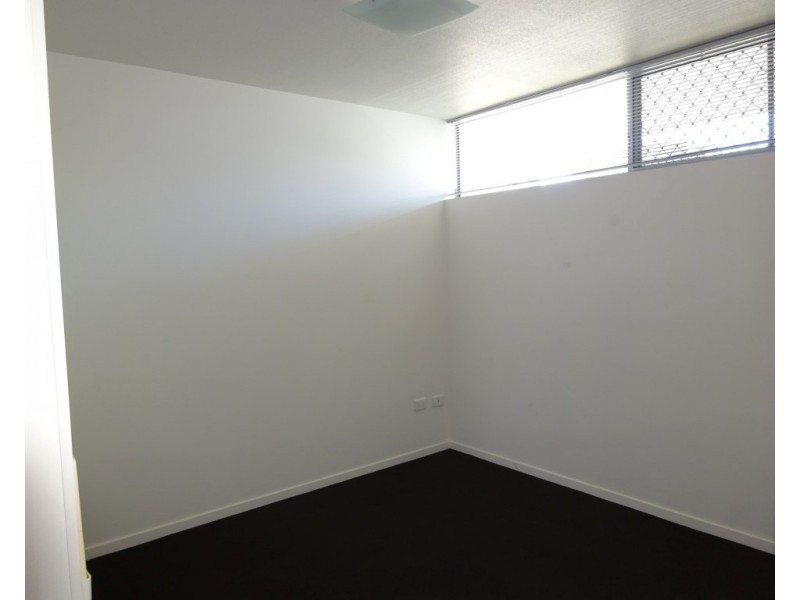 18/18-32 Stanley Street (Mint Apartments), Townsville City QLD 4810