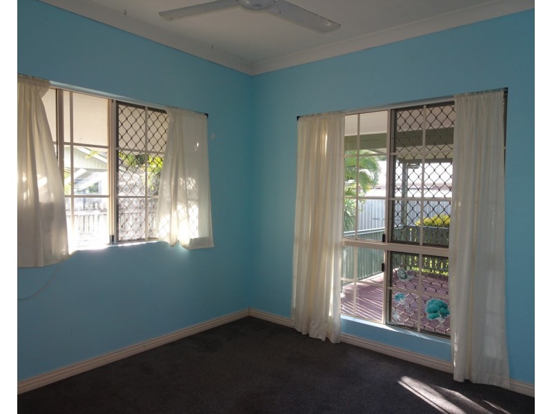 1 Raven Court, Kelso QLD 4815