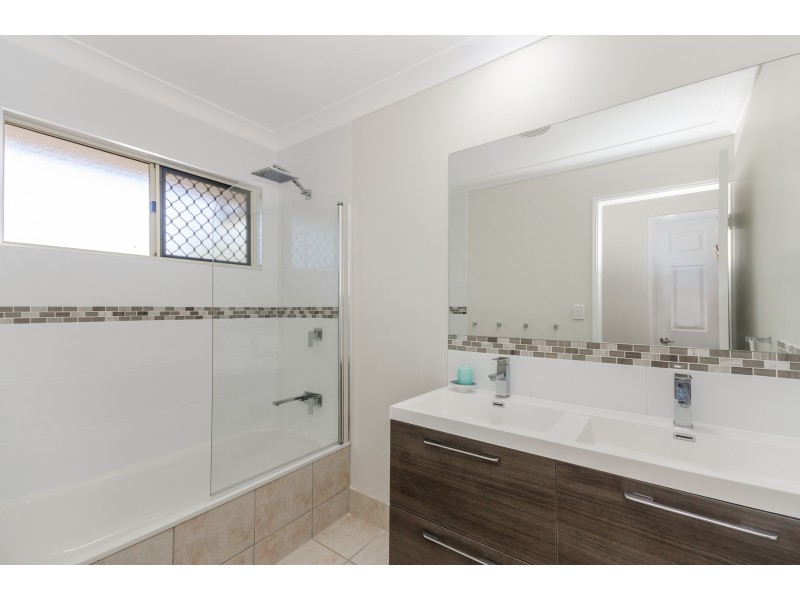 10 Loriston Road, Mount Low QLD 4818