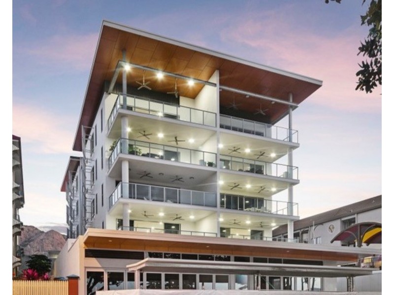 1/62  The Strand, North Ward QLD 4810