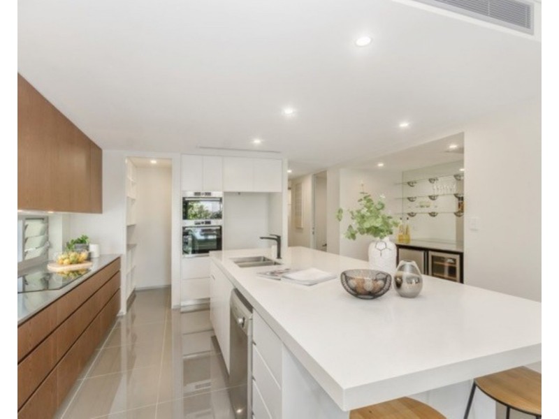 1/62  The Strand, North Ward QLD 4810