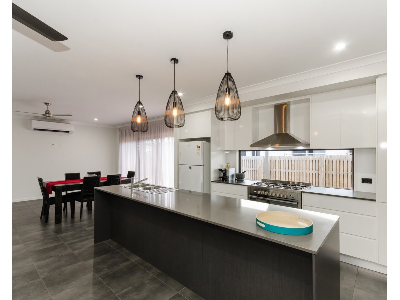 11 Friday Avenue, Burdell QLD 4818