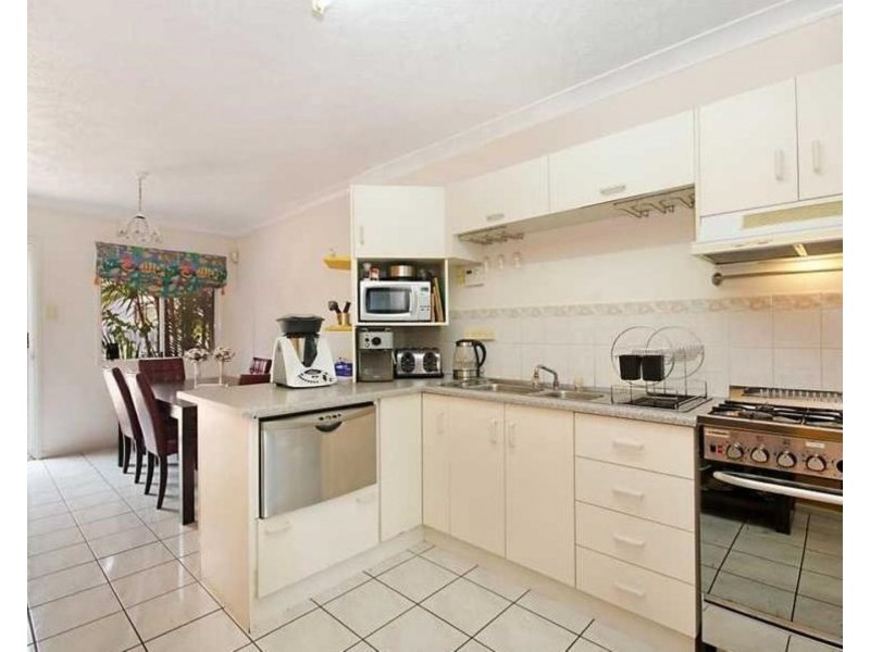 4/11 Second Avenue, Railway Estate QLD 4810