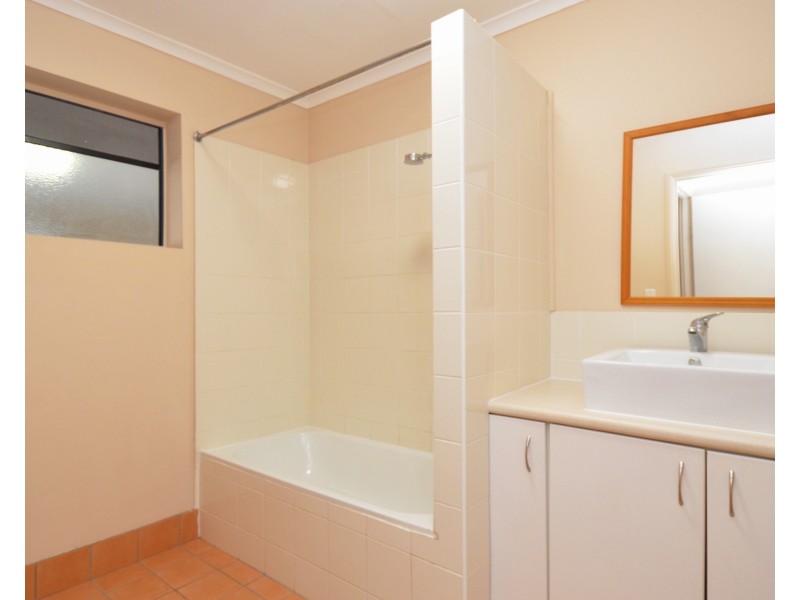 143 Miles Avenue, Kelso QLD 4815