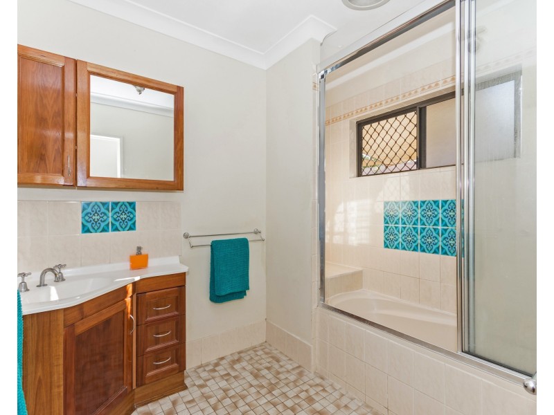25 Emerald Street, Kirwan QLD 4817