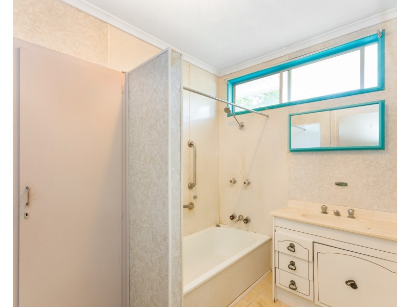 28 Davies Street, Mount Louisa QLD 4814