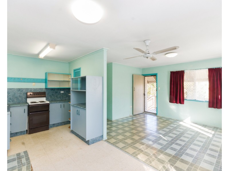 28 Davies Street, Mount Louisa QLD 4814