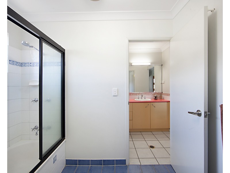 10 Buller Close, Mount Louisa QLD 4814