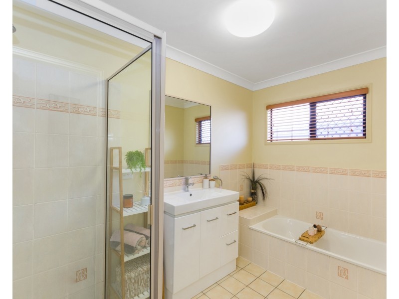 8 Buller Close, Mount Louisa QLD 4814