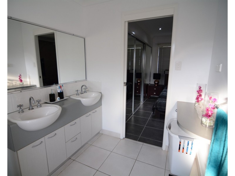 10  Eton Court, Burdell QLD 4818