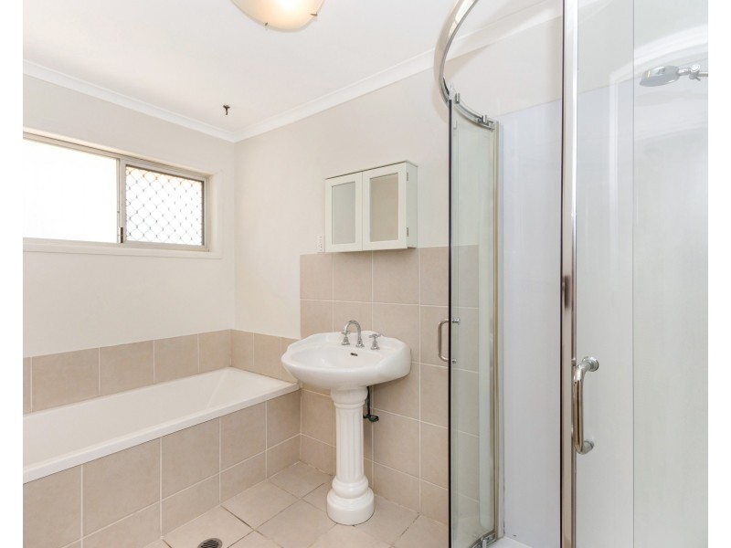 6 Winston Crescent, Kirwan QLD 4817