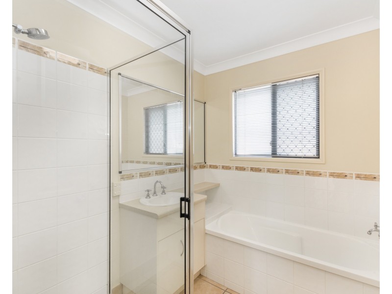 5 Gernika Court, Bushland Beach QLD 4818