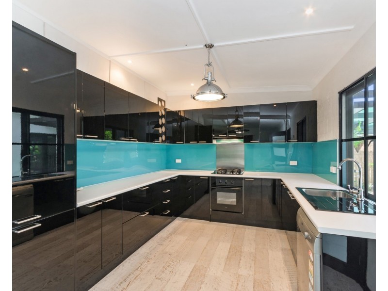 39 Reef Street, Saunders Beach QLD 4818