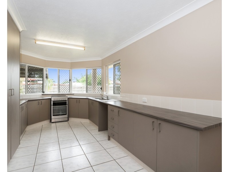 42 Chiquita Avenue, Rasmussen QLD 4815