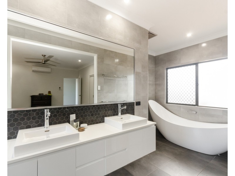 11 Friday Avenue, Burdell QLD 4818