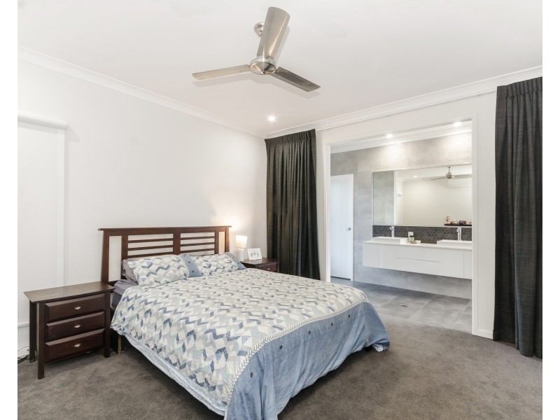 11 Friday Avenue, Burdell QLD 4818