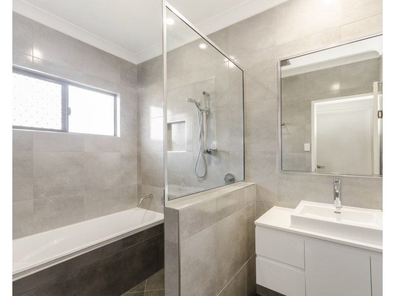 11 Friday Avenue, Burdell QLD 4818