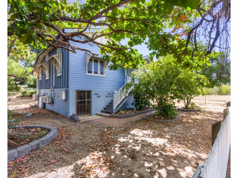 33 Seventh Street, Railway Estate QLD 4810