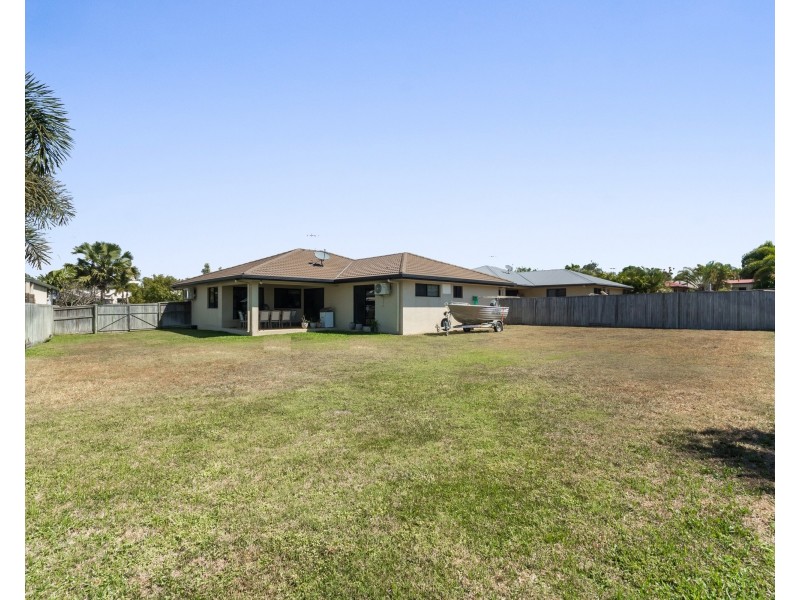 4 Donostia Court, Bushland Beach QLD 4818