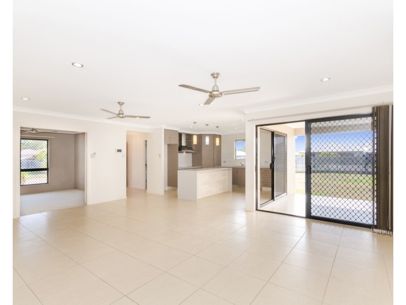 82 Daintree Drive, Bushland Beach QLD 4818