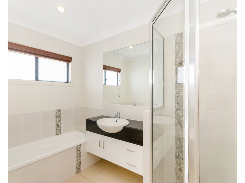 82 Daintree Drive, Bushland Beach QLD 4818