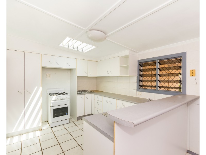 1 Piccadilly Street, Hyde Park QLD 4812