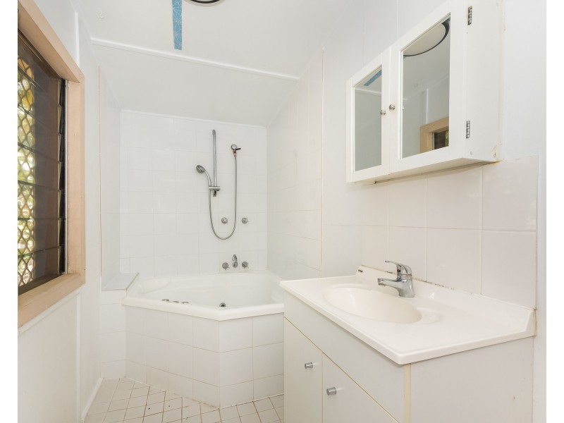 1 Piccadilly Street, Hyde Park QLD 4812