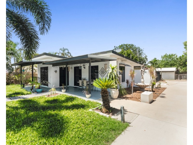 39 Reef Street, Saunders Beach QLD 4818