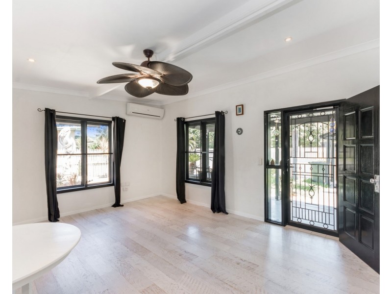 39 Reef Street, Saunders Beach QLD 4818