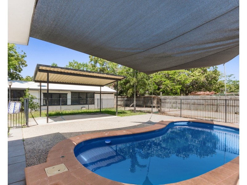 39 Reef Street, Saunders Beach QLD 4818