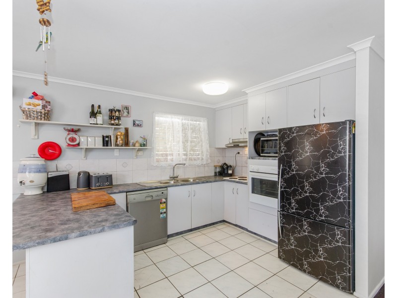 37 Davies Street, Mount Louisa QLD 4814